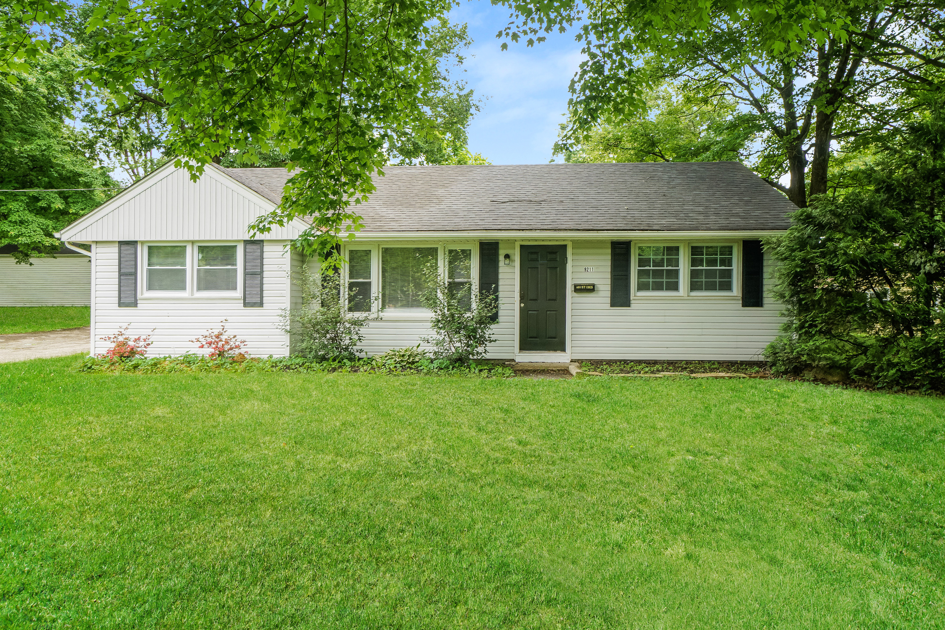 9211 Aristides Dr Louisville, KY 40272